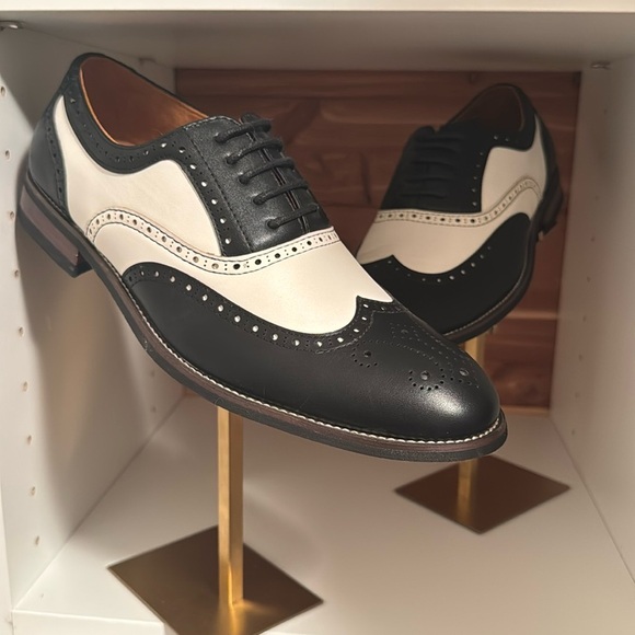Ferro Aldo Black and White 50s Inspired Sadle Oxford Shoes - Picture 3 of 8